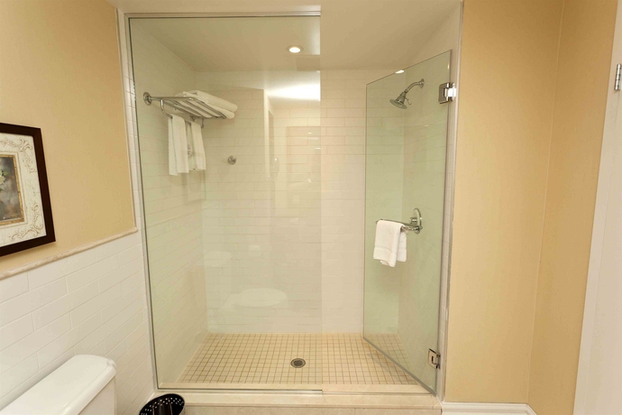 Imagen de la habitación del Hotel Le St-martin and Suites Laval. Foto 8