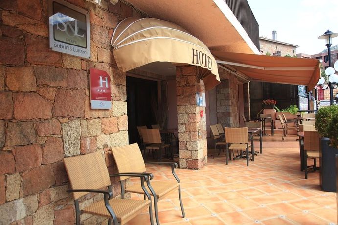 Imagen de la piscina del Hotel Le Subrini. Foto 11