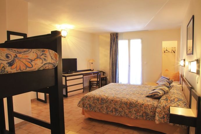 Imagen de la piscina del Hotel Le Subrini. Foto 12