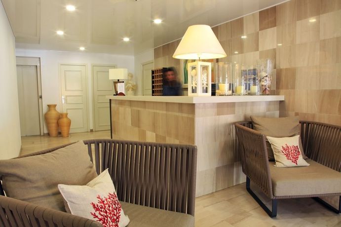 Imagen de la piscina del Hotel Le Subrini. Foto 13