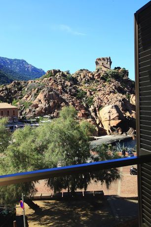 Imagen de la piscina del Hotel Le Subrini. Foto 14