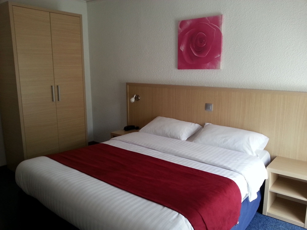 Imagen de la habitación del Hotel Le Sud, Antibes. Foto 9