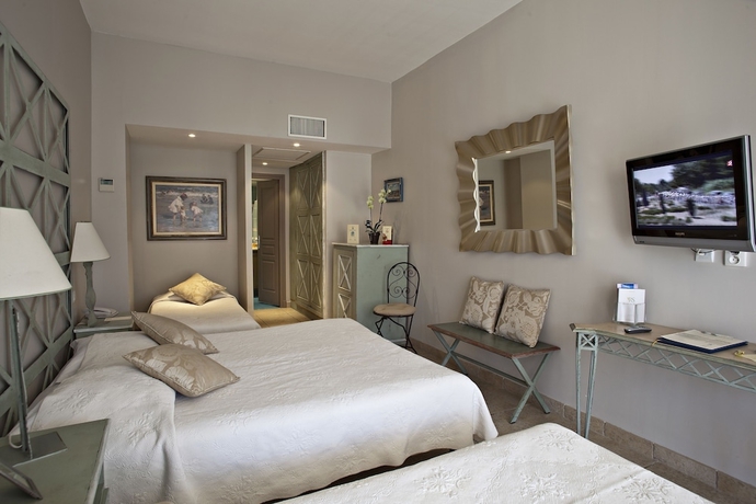 Imagen de la habitación del Hotel Le Suffren. Foto 3