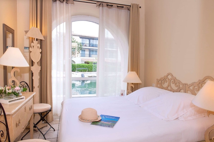 Imagen de la habitación del Hotel Le Suffren. Foto 6