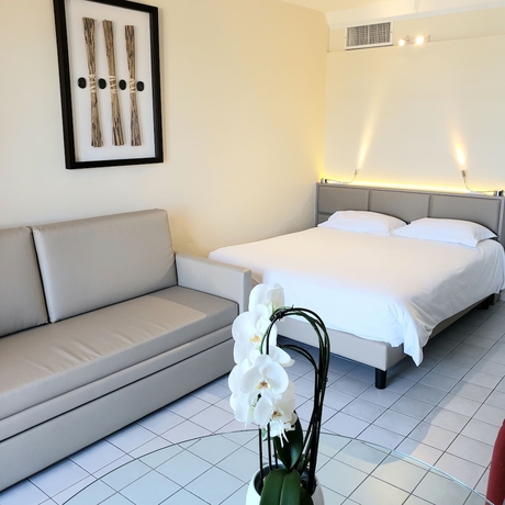 Imagen de la habitación del Hotel Le Suffren. Foto 10