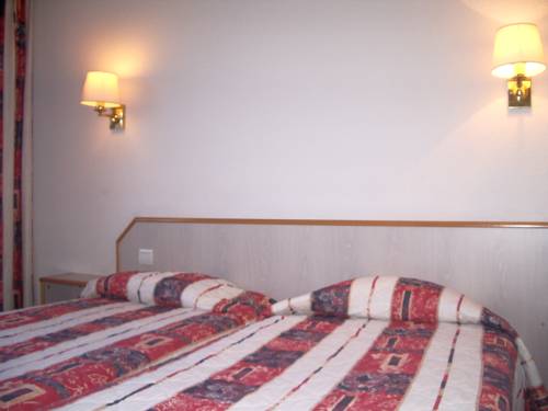 Imagen de la habitación del Hotel Le Sully, LA ROCHE-SUR-YON. Foto 9