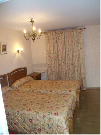 Imagen de la habitación del Hotel Le Sully, Meyrueis. Foto 2