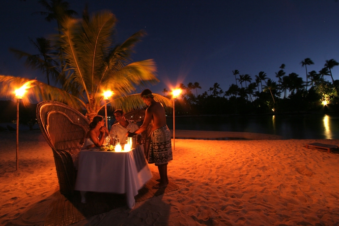 Imagen del bar/restaurante del Hotel Le Taha'a By Pearl Resorts. Foto 2