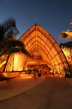 Imagen de los interiores del Hotel Le Taha'a By Pearl Resorts. Foto 12