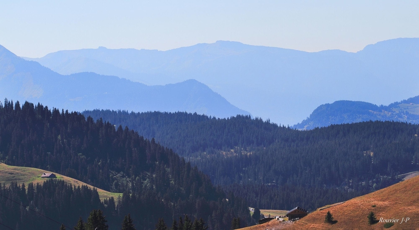 Imagen de los exteriores del Hotel Le Tétras. Foto 15