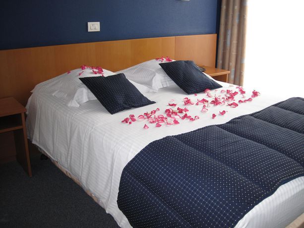 Imagen de la habitación del Hotel Le Terminus. Foto 8