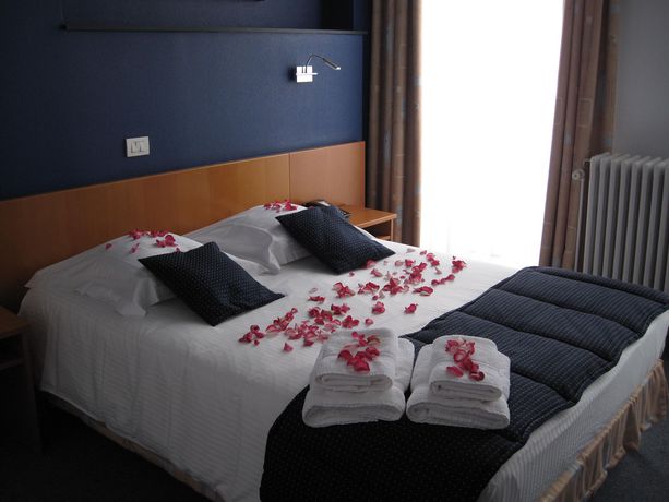 Imagen de la habitación del Hotel Le Terminus. Foto 9