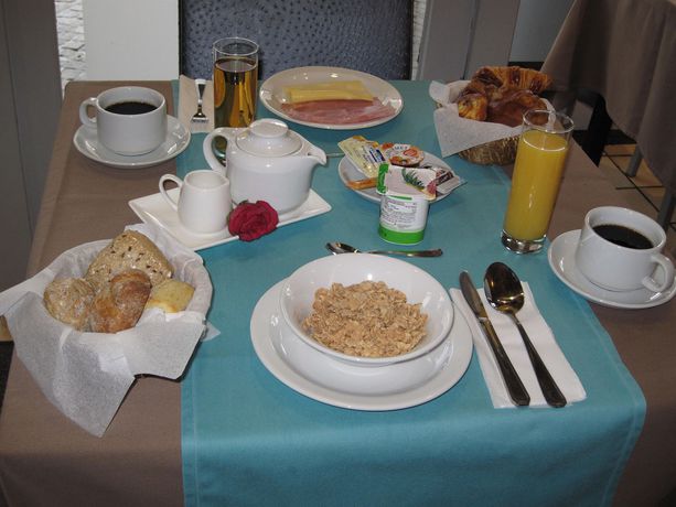 Imagen de la habitación del Hotel Le Terminus. Foto 11