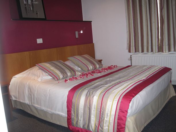 Imagen de la habitación del Hotel Le Terminus. Foto 15