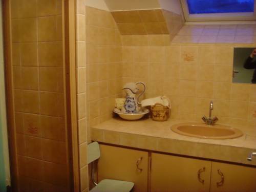 Imagen de la habitación del Hotel Le Terminus, Guimgamp. Foto 3