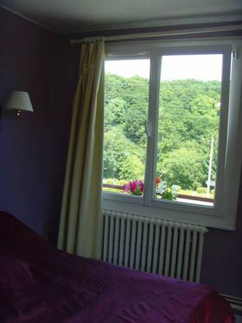 Imagen de la habitación del Hotel Le Terminus, Guimgamp. Foto 4