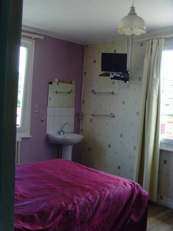 Imagen de la habitación del Hotel Le Terminus, Guimgamp. Foto 5