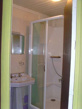 Imagen de la habitación del Hotel Le Terminus, Guimgamp. Foto 6