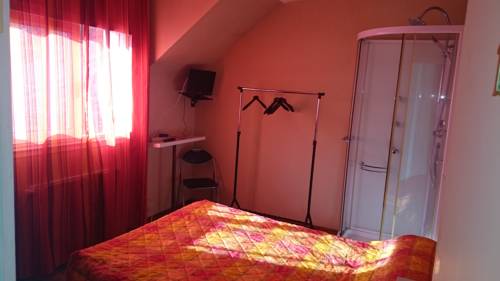 Imagen de la habitación del Hotel Le Terminus, Guimgamp. Foto 8