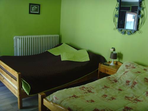 Imagen de la habitación del Hotel Le Terminus, Guimgamp. Foto 9