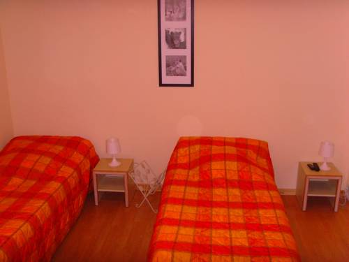 Imagen de la habitación del Hotel Le Terminus, Guimgamp. Foto 13