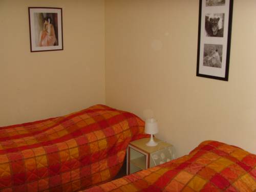 Imagen de la habitación del Hotel Le Terminus, Guimgamp. Foto 14