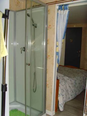 Imagen de la habitación del Hotel Le Terminus, Guimgamp. Foto 15