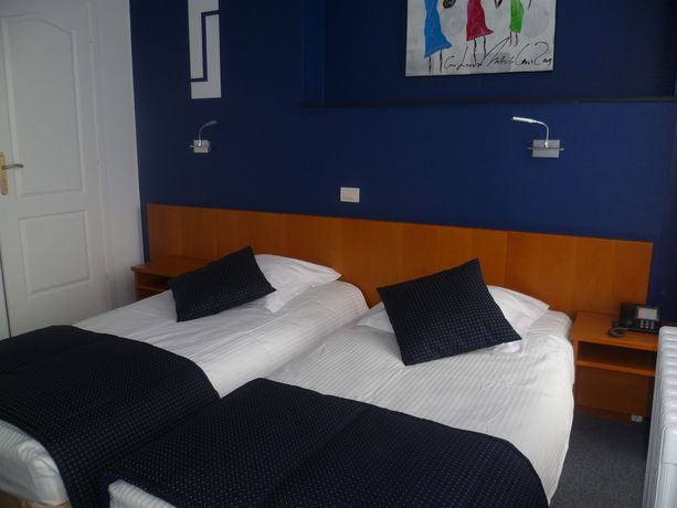 Imagen del bar/restaurante del Hotel Le Terminus, Mons. Foto 3