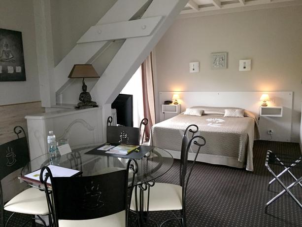 Imagen de la habitación del Hotel Le Thomasse. Foto 3