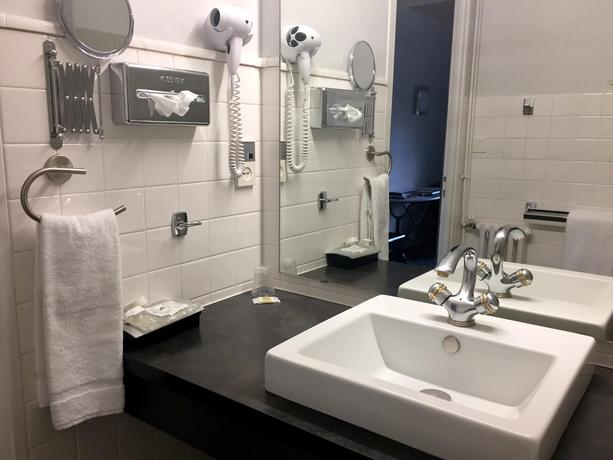 Imagen de la habitación del Hotel Le Thomasse. Foto 4