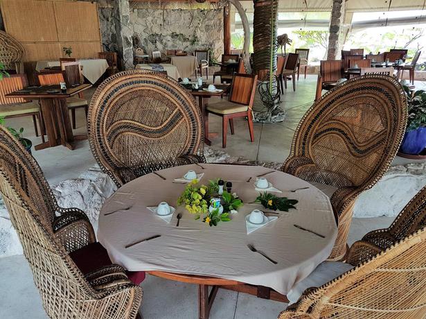 Imagen del bar/restaurante del Hotel Le Tikehau By Pearl Resorts. Foto 3