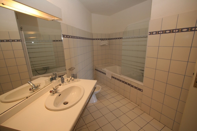 Imagen de la habitación del Hotel Le Tilbury. Foto 16