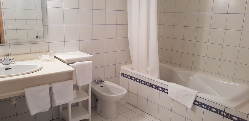 Imagen de la habitación del Hotel Le Tilbury. Foto 17