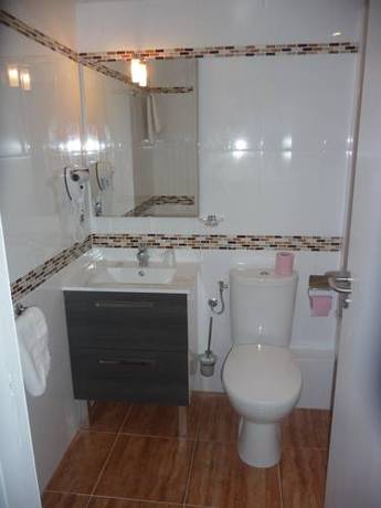 Imagen de la habitación del Hotel Le Tivoli, Nouilhan. Foto 10