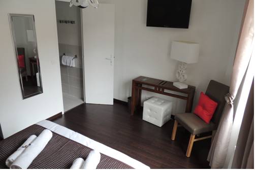 Imagen de la habitación del Hotel Le Tivoli, SISTERON. Foto 6