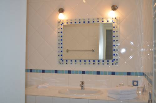 Imagen de la habitación del Hotel Le Toeno. Foto 8