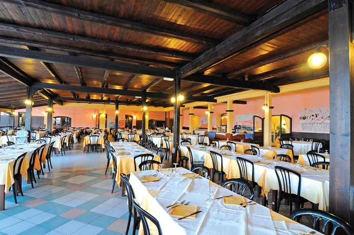 Imagen del bar/restaurante del Hotel Le Tonnare Di Stintino - Beach Resort. Foto 5