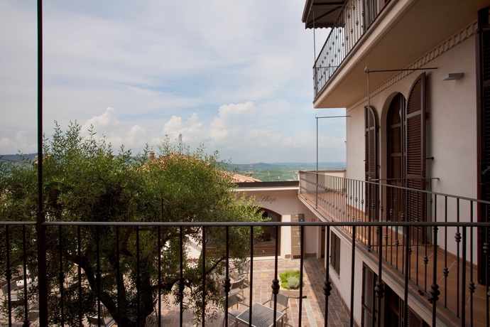 Imagen de la habitación del Hotel Le Torri, Castiglione Falletto. Foto 5