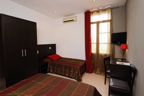 Imagen de la habitación del Hotel Le Tourisme. Foto 8