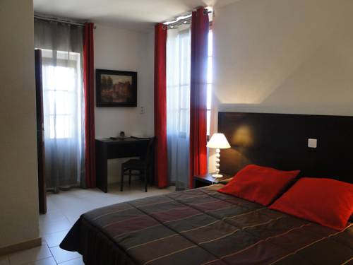 Imagen de la habitación del Hotel Le Tourisme. Foto 16