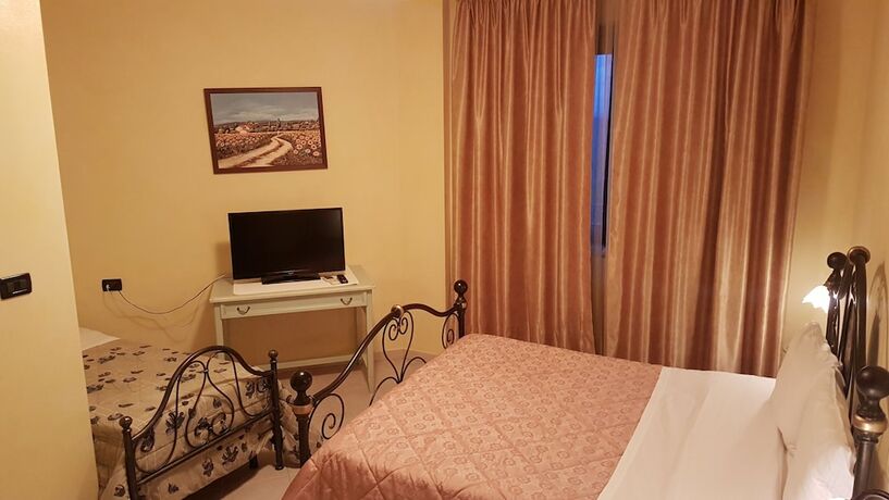 Imagen de la habitación del Hotel Le Tre Rose. Foto 17