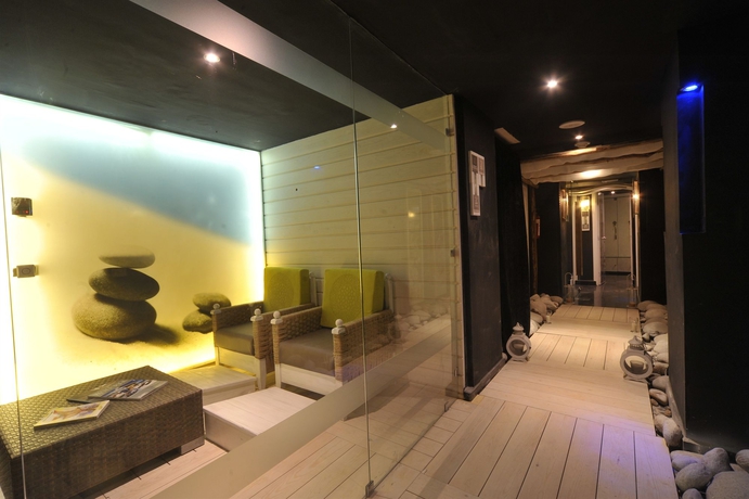 Imagen de la piscina del Hotel Le Trianon Luxury and Spa. Foto 15