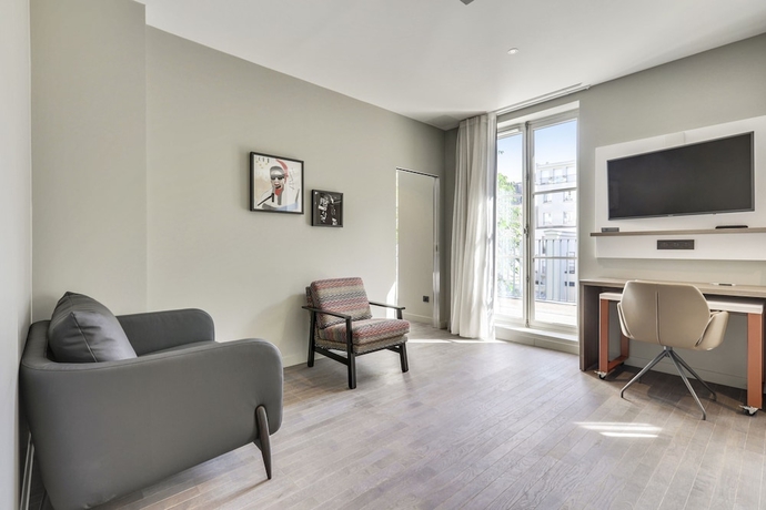 Imagen de la habitación del Hotel Le Triomphe Paris. Foto 10