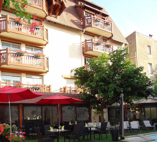 Imagen de la piscina del Hotel Le Trophée By M and Spa. Foto 13