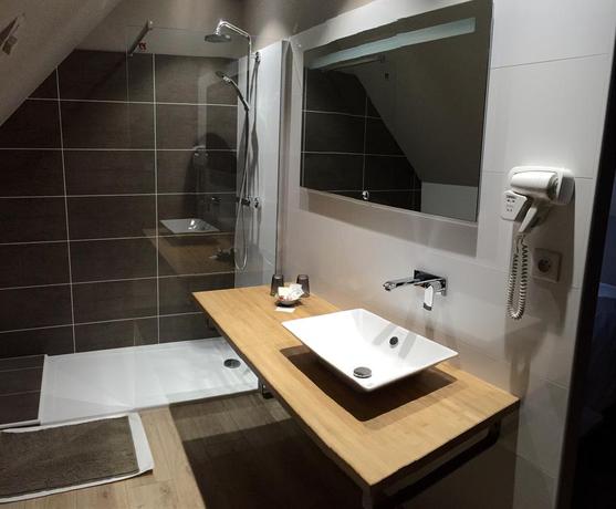 Imagen de la habitación del Hotel Le Troubadour. Foto 4