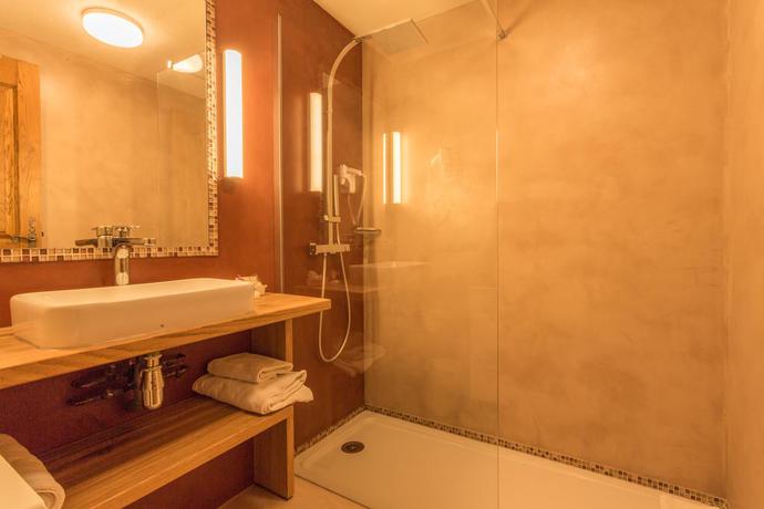 Imagen de la habitación del Hotel Le Troubadour. Foto 6