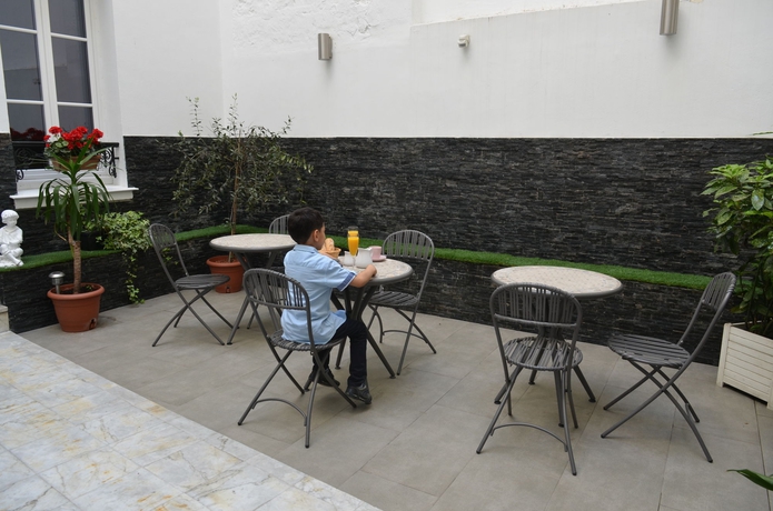 Imagen de los exteriores del Hotel Le Twelve. Foto 12