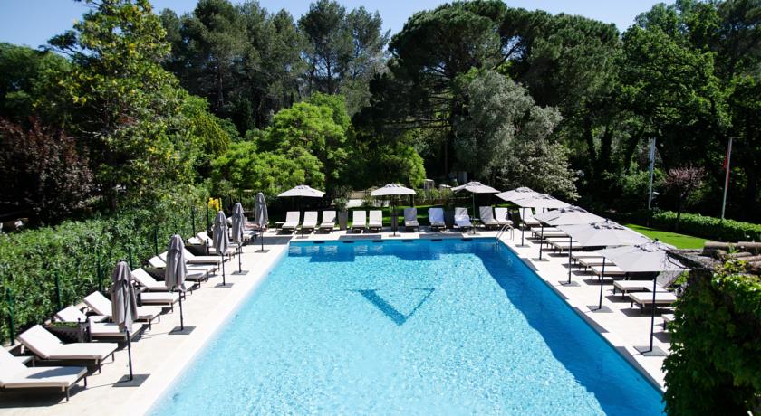 Imagen de la piscina del Hotel Le Vallon de Valrugues Spa. Foto 6