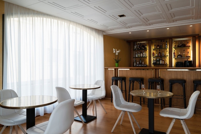 Imagen del bar/restaurante del Hotel Le Valois, Cognac. Foto 5