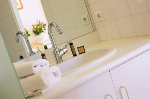 Imagen de la habitación del Hotel Le Verdon. Foto 6